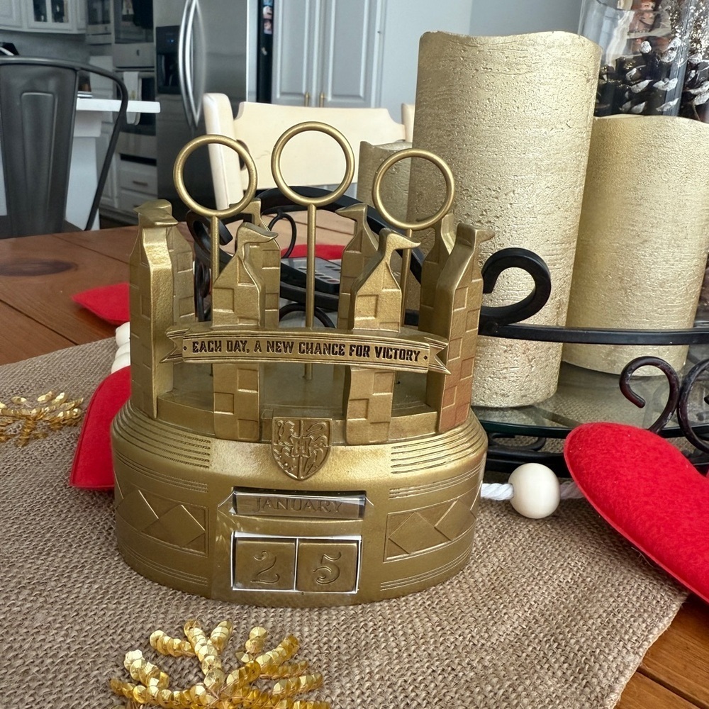 Harry Potter™ Quidditch™ Pitch Perpetual Calendar for Office/Home. NEW - Picture 2 of 13